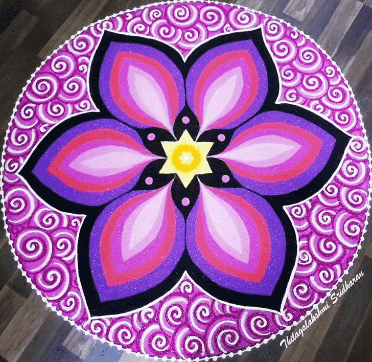 Enthralling Circle Rangoli