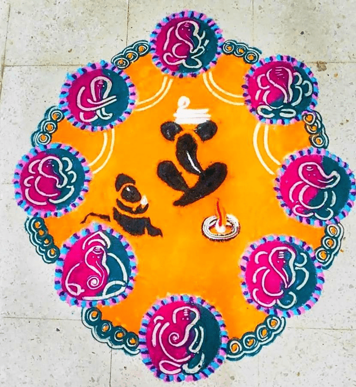 Fetching Lord Ganesha Rangoli